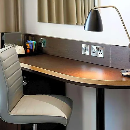 Premier Inn London Hackney-3